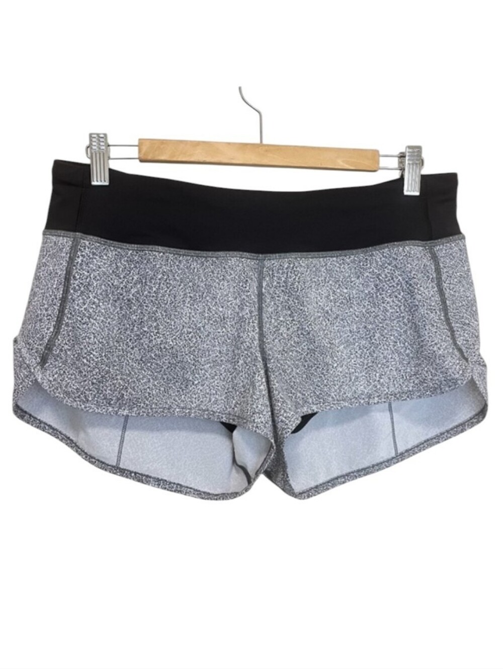 Lululemon Speed Short - Daisy Dust Alpine White Black - Size 8